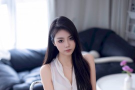 秀人网美女模特可乐Vicky白色上衣搭配杏色短裙性感写真