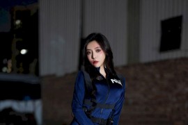 秀人网女神王馨瑶yanni蓝色女警制服魅惑黑丝性感写真