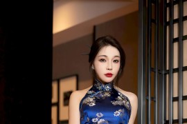 秀人网性感女神徐莉芝Booty蓝色旗袍搭配黑丝安吉旅拍