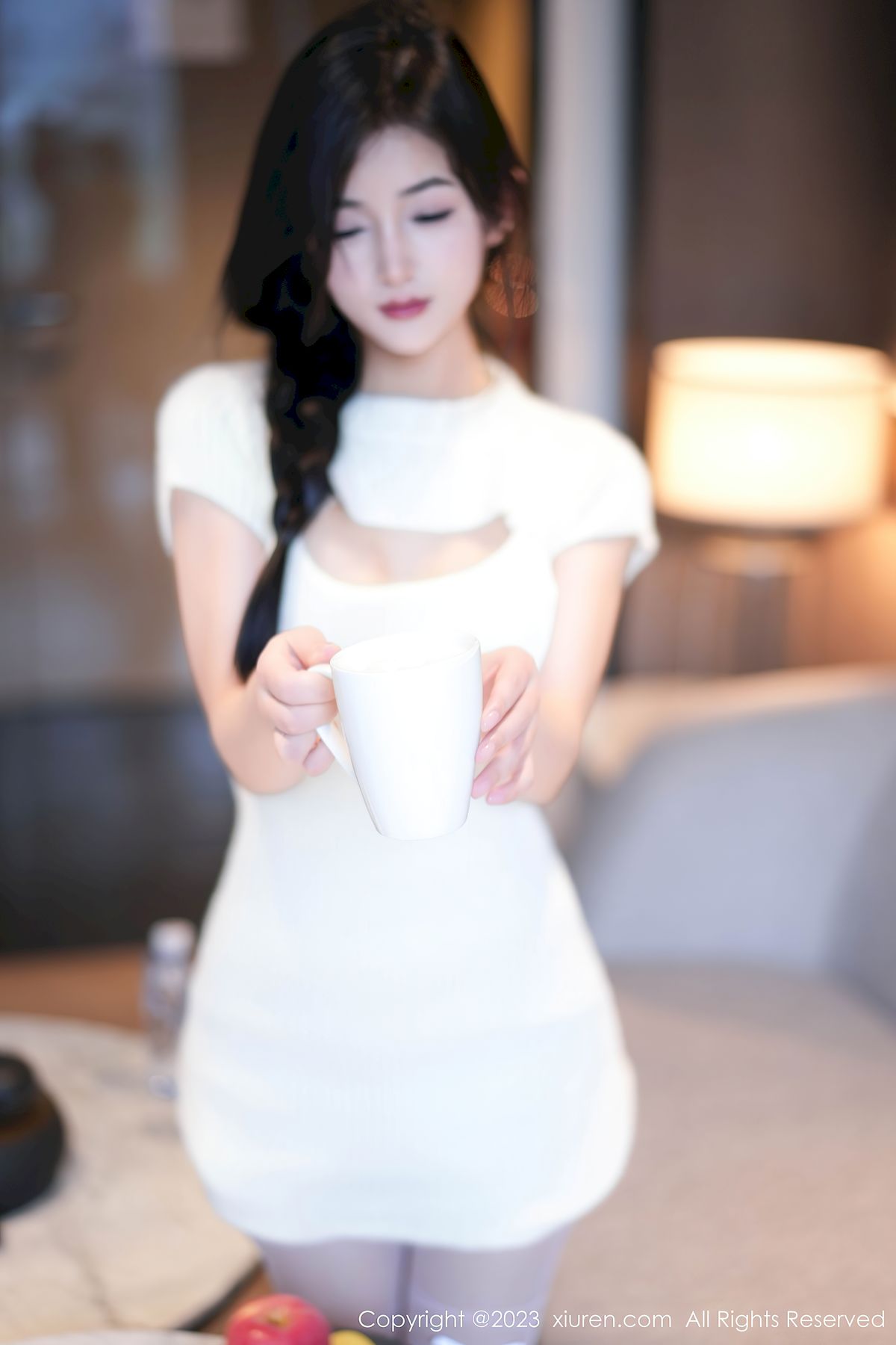 秀人网新人模特谭小灵连衣短裙搭配白色丝袜性感写真  谭小灵 秀人网 嫩模 白丝美腿 连衣裙 第5张