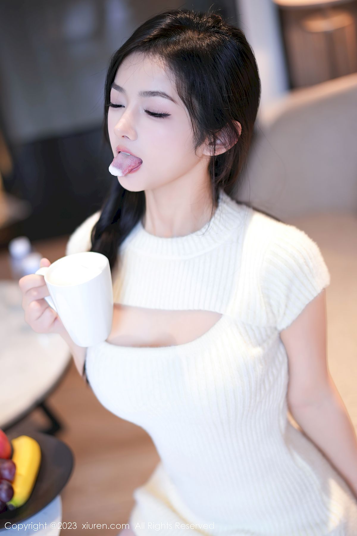 秀人网新人模特谭小灵连衣短裙搭配白色丝袜性感写真  谭小灵 秀人网 嫩模 白丝美腿 连衣裙 第10张