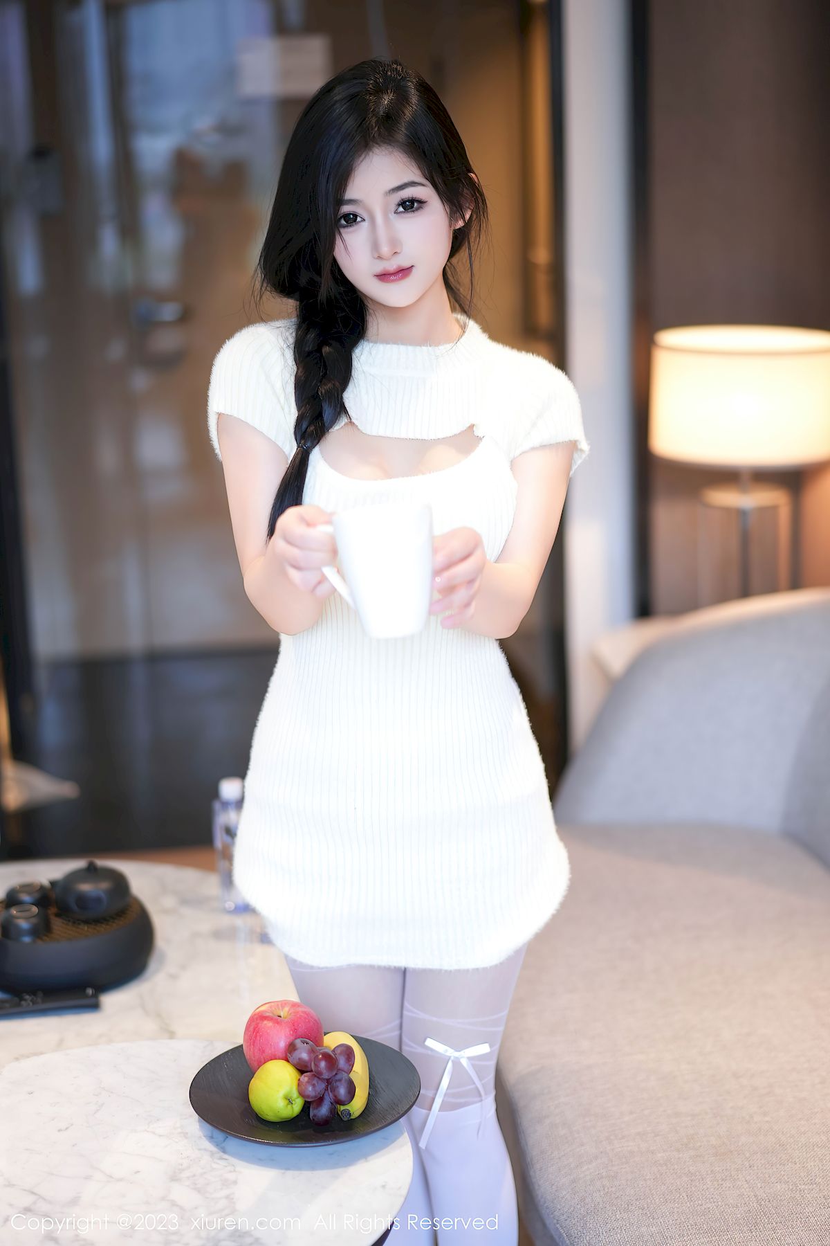 秀人网新人模特谭小灵连衣短裙搭配白色丝袜性感写真  谭小灵 秀人网 嫩模 白丝美腿 连衣裙 第4张