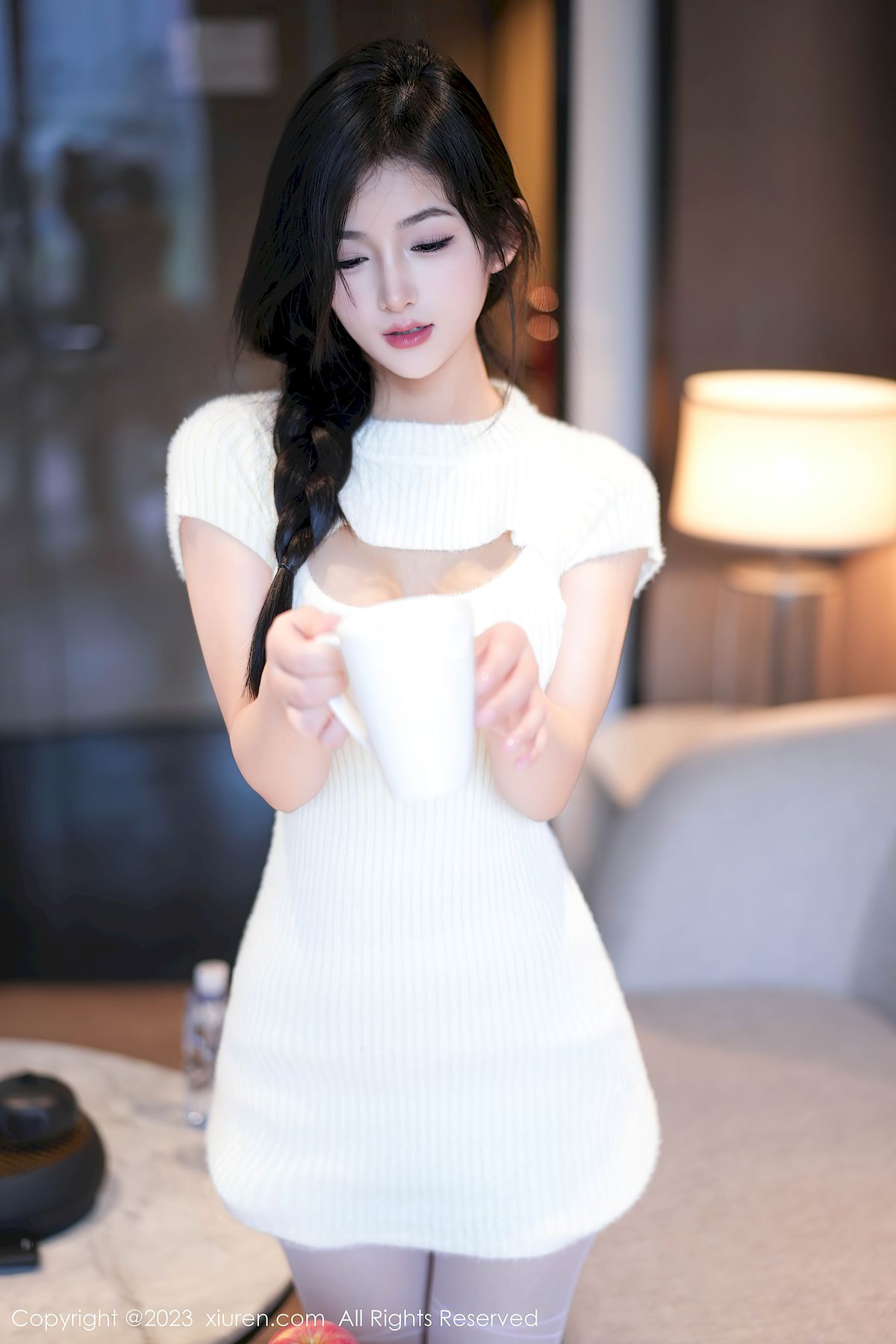 秀人网新人模特谭小灵连衣短裙搭配白色丝袜性感写真  谭小灵 秀人网 嫩模 白丝美腿 连衣裙 第6张