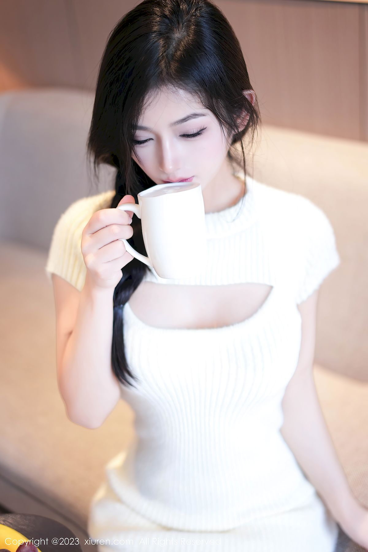 秀人网新人模特谭小灵连衣短裙搭配白色丝袜性感写真  谭小灵 秀人网 嫩模 白丝美腿 连衣裙 第7张