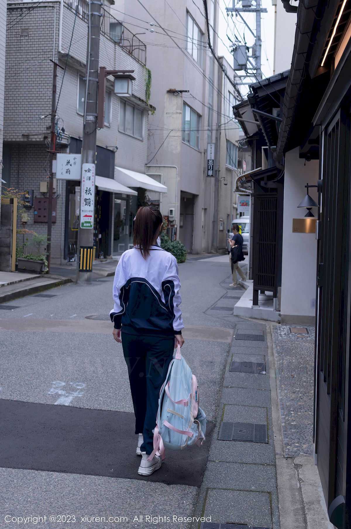 秀人网模特杏子Yada普蓝色学妹制服曼妙身姿日本旅拍  杏子Yada 秀人网 学生装 制服诱惑 第1张