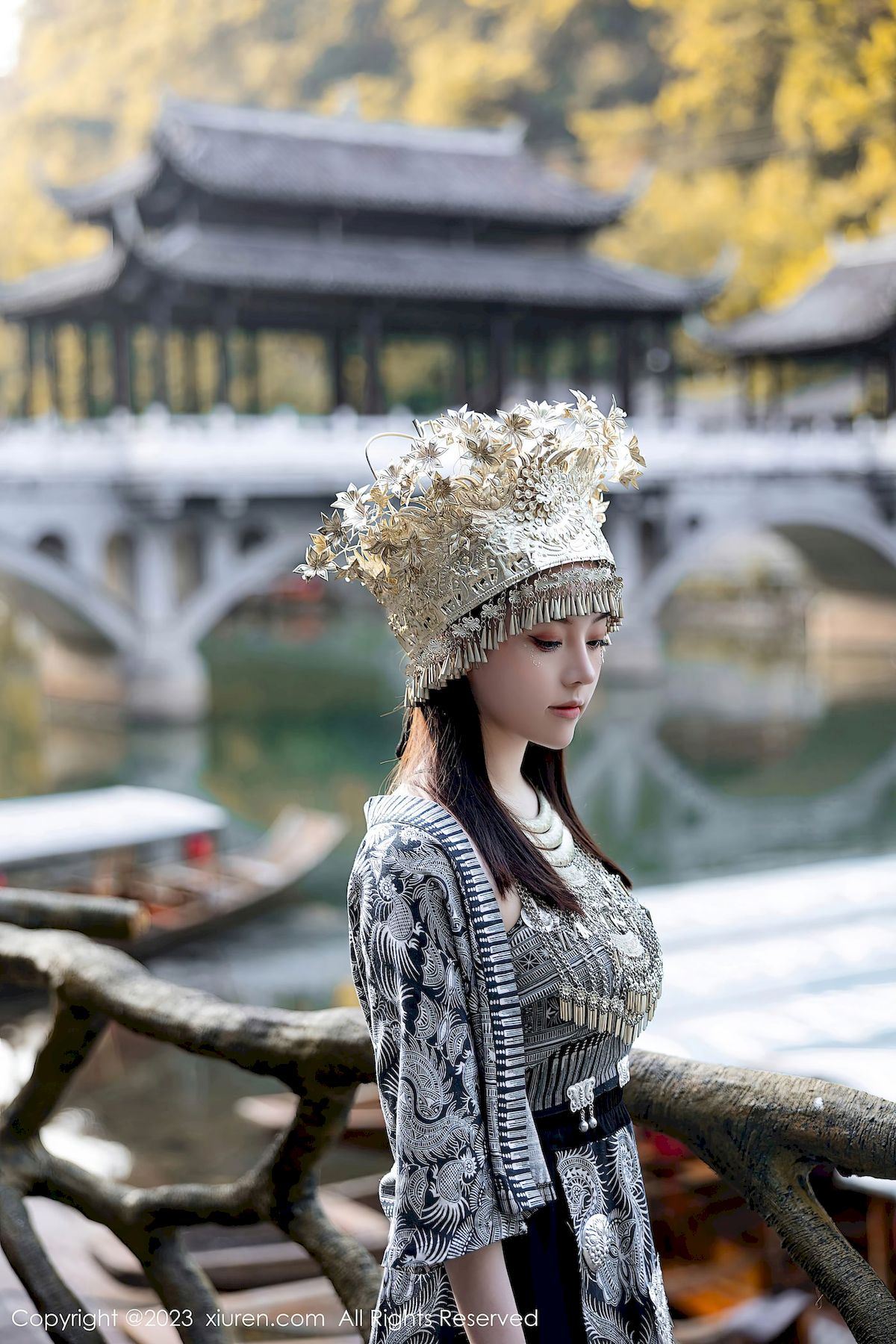 秀人网美女模特豆瓣酱异域风情银饰苗族服饰性感写真  豆瓣酱 秀人网 美女模特 异域风情 第6张