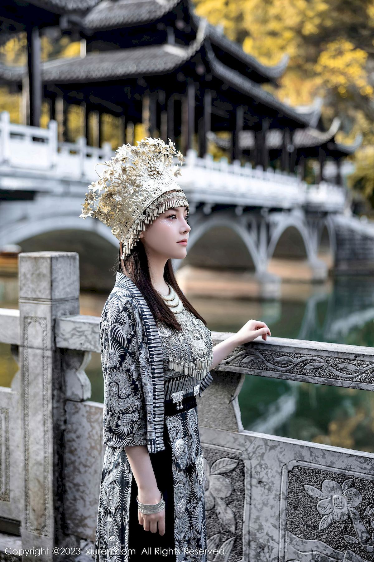 秀人网美女模特豆瓣酱异域风情银饰苗族服饰性感写真  豆瓣酱 秀人网 美女模特 异域风情 第7张