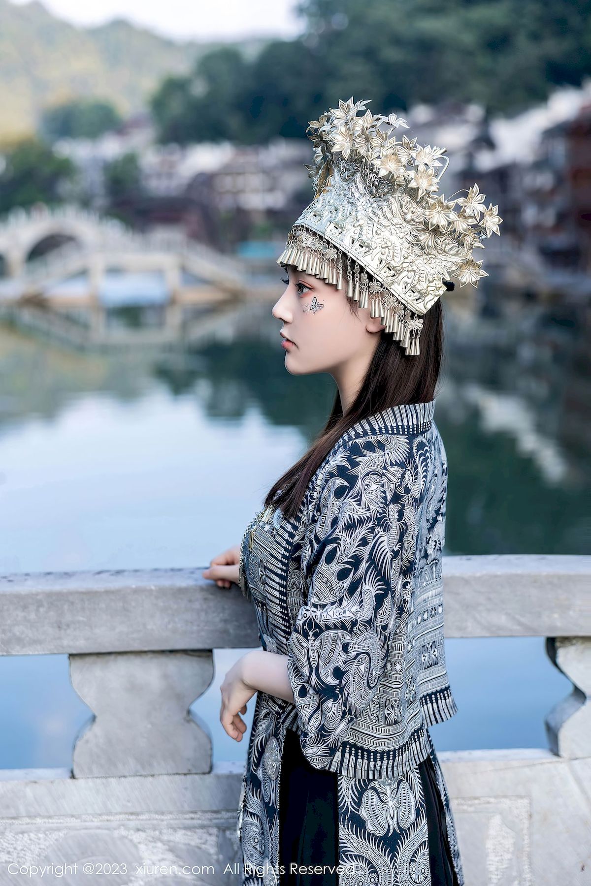 秀人网美女模特豆瓣酱异域风情银饰苗族服饰性感写真  豆瓣酱 秀人网 美女模特 异域风情 第14张