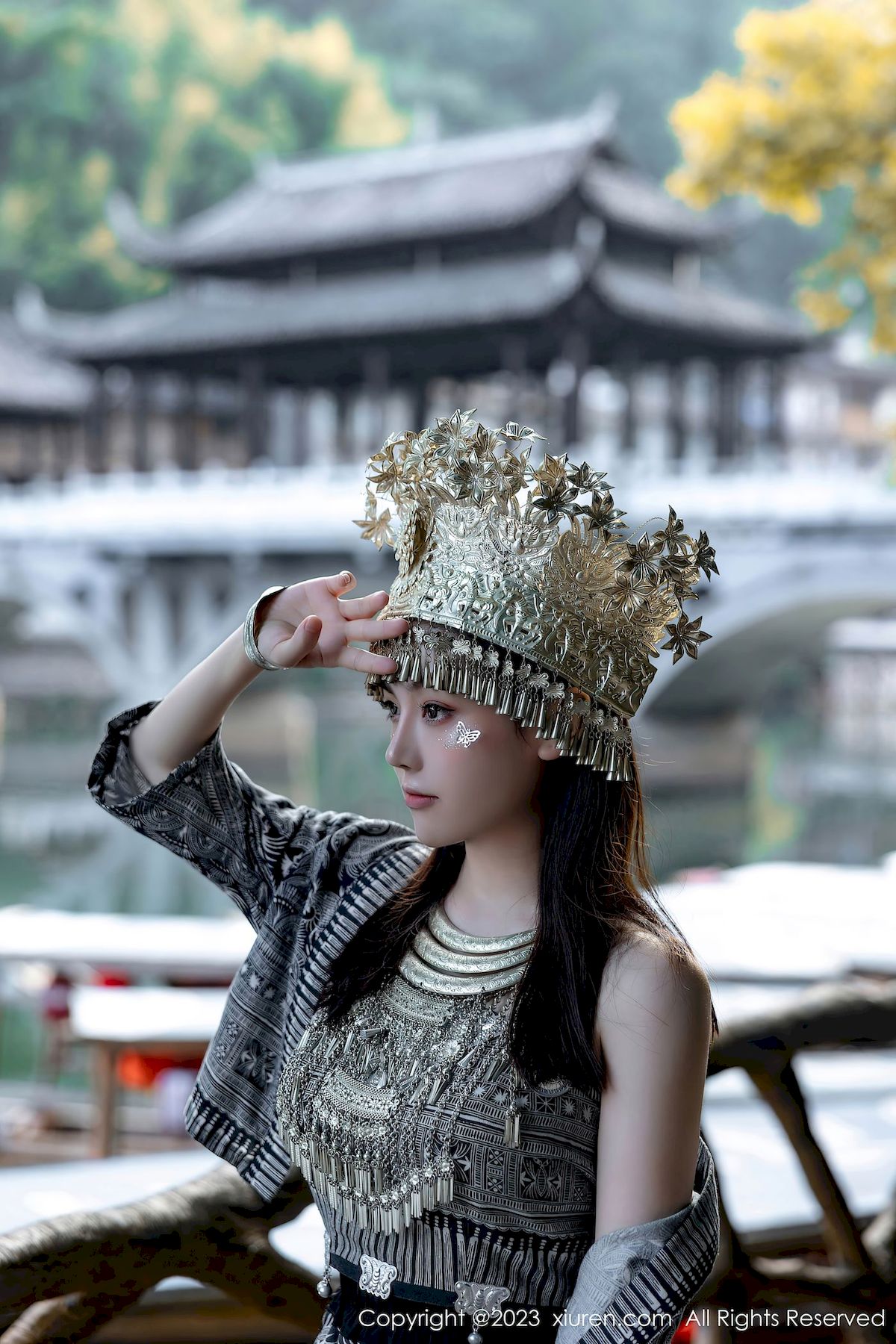 秀人网美女模特豆瓣酱异域风情银饰苗族服饰性感写真  豆瓣酱 秀人网 美女模特 异域风情 第16张