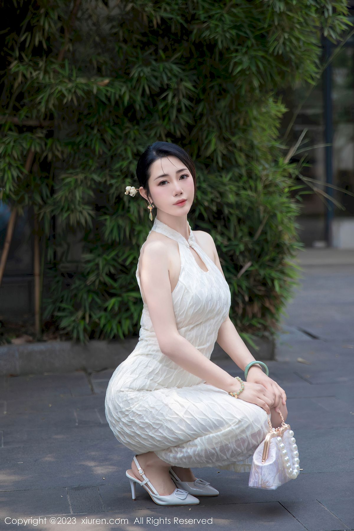 秀人网美女模特严利娅Yuliya白色露肩旗袍服饰性感写真  严利娅Yuliya 秀人网 美女模特 露肩 第7张