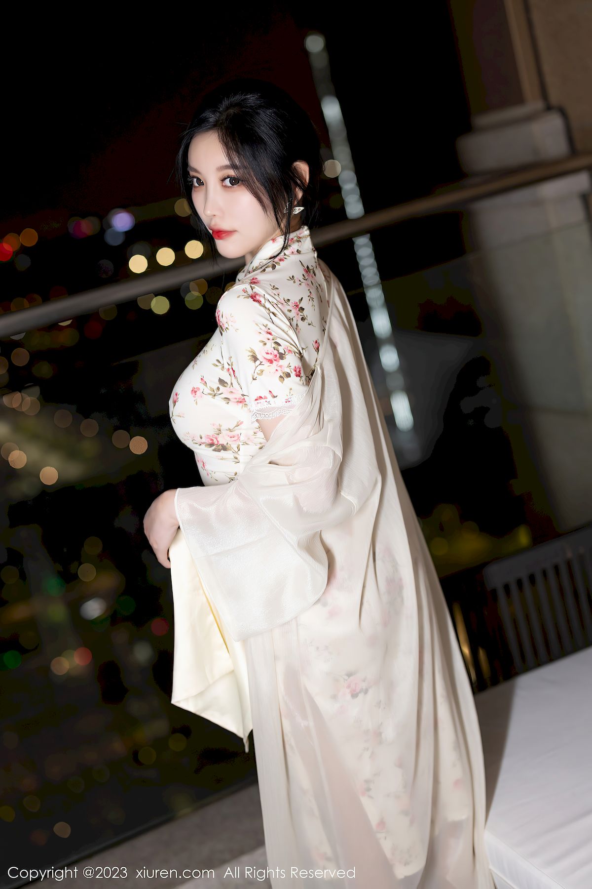 秀人网性感女神杨晨晨Yome米色旗袍搭配原色丝袜浙江旅拍  杨晨晨 秀人网 性感女神 丝袜美腿 第10张
