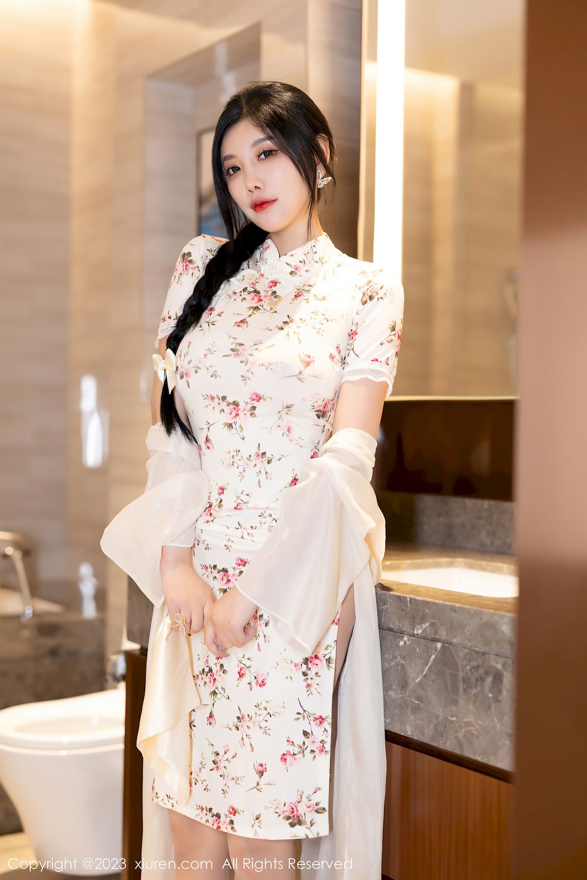 秀人网性感女神杨晨晨Yome米色旗袍搭配原色丝袜浙江旅拍  杨晨晨 秀人网 性感女神 丝袜美腿 第13张